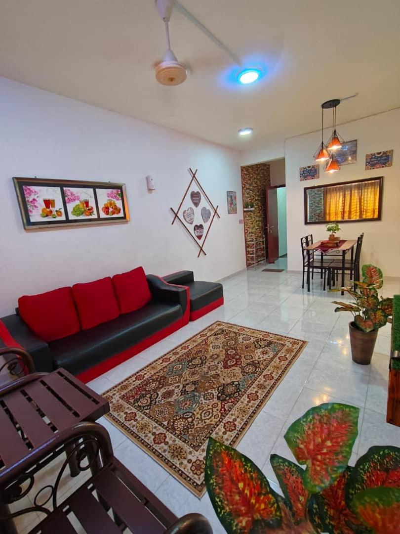 Homestay Camelia Kuala Terengganu - Rafflesia House Luaran gambar